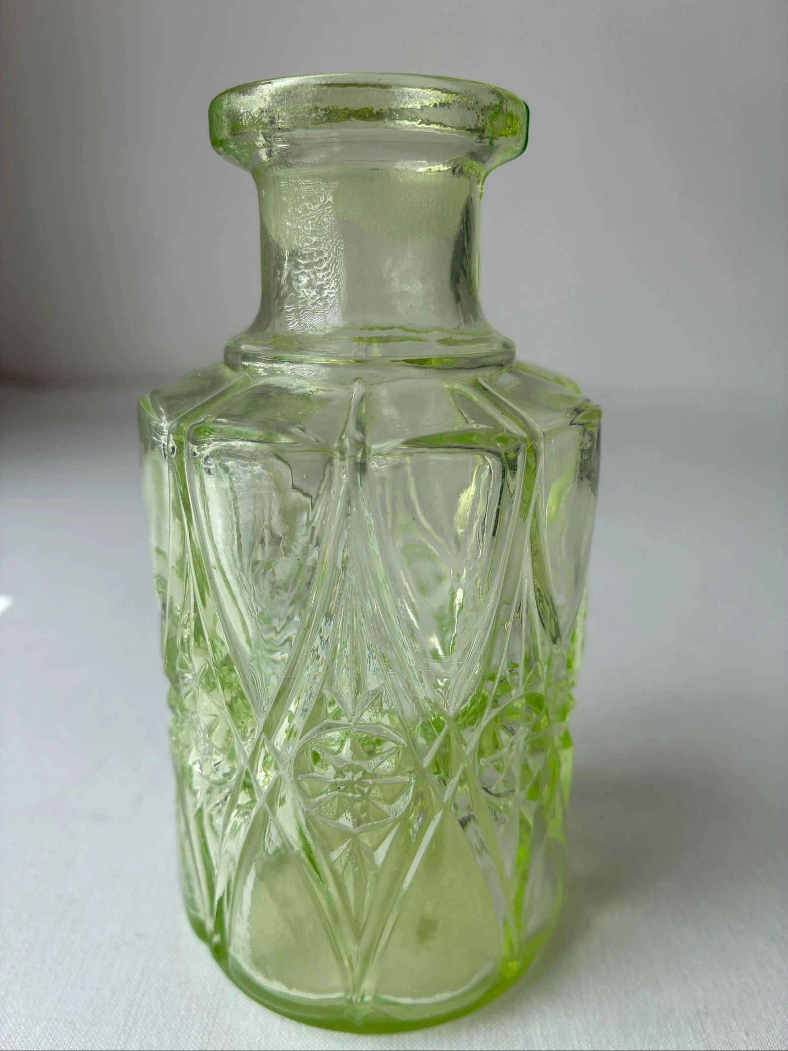 Parfumfles uraniumglas